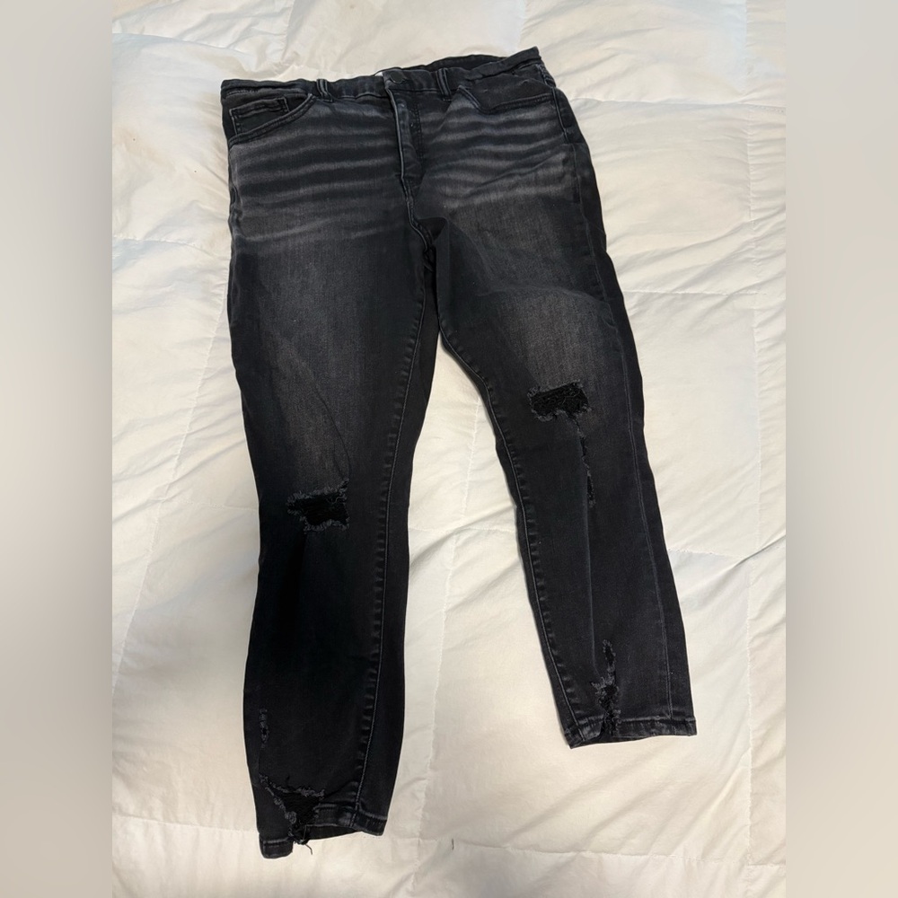 BKE Women's black Ripped Skinny Jeans